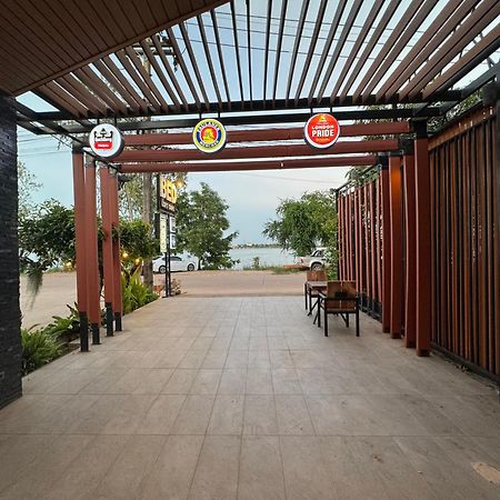 Hotel Bed Loft Cafe Khon Kaen Esterno foto
