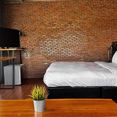 Hotel Bed Loft Cafe Khon Kaen Esterno foto
