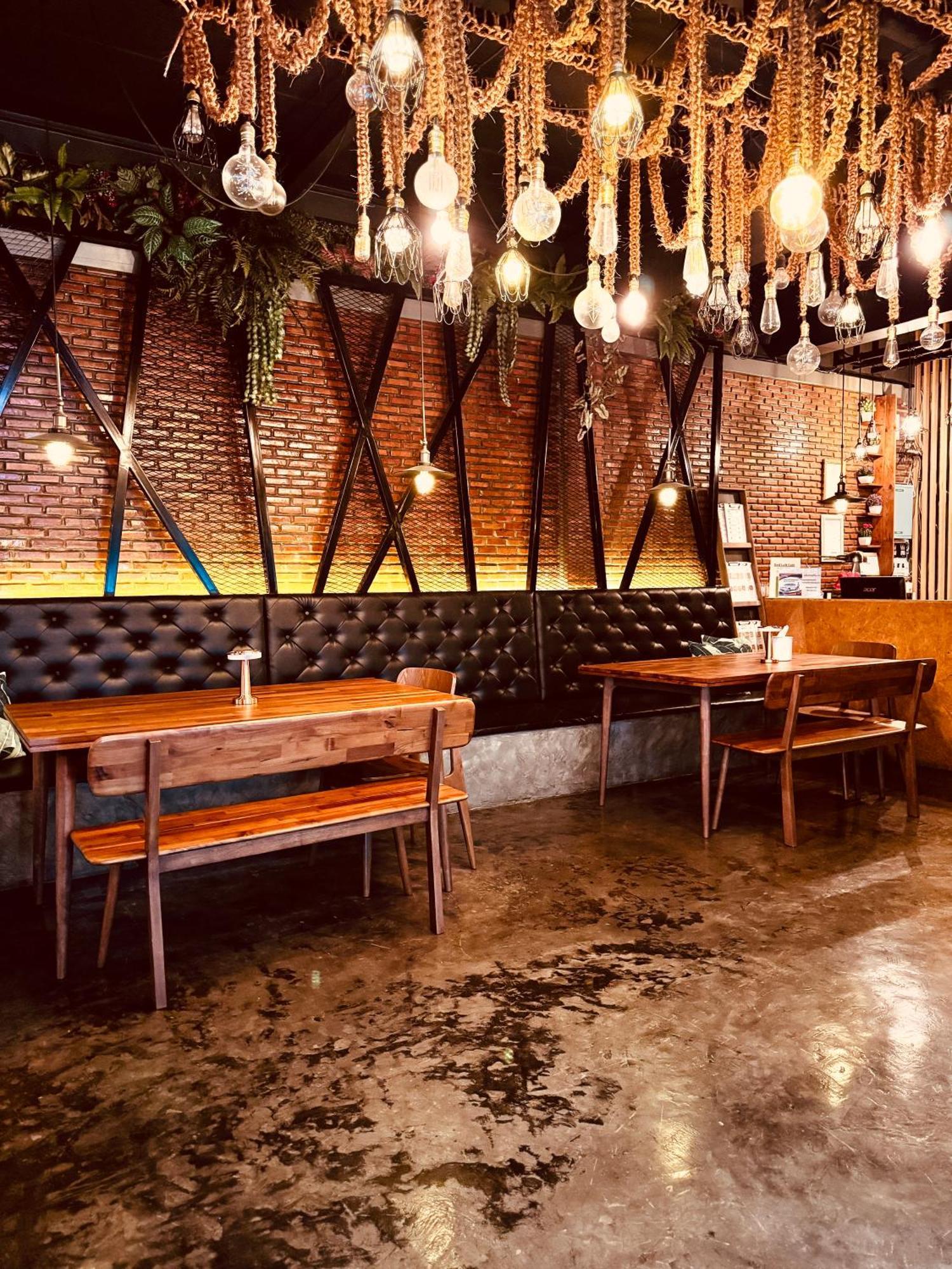Hotel Bed Loft Cafe Khon Kaen Esterno foto