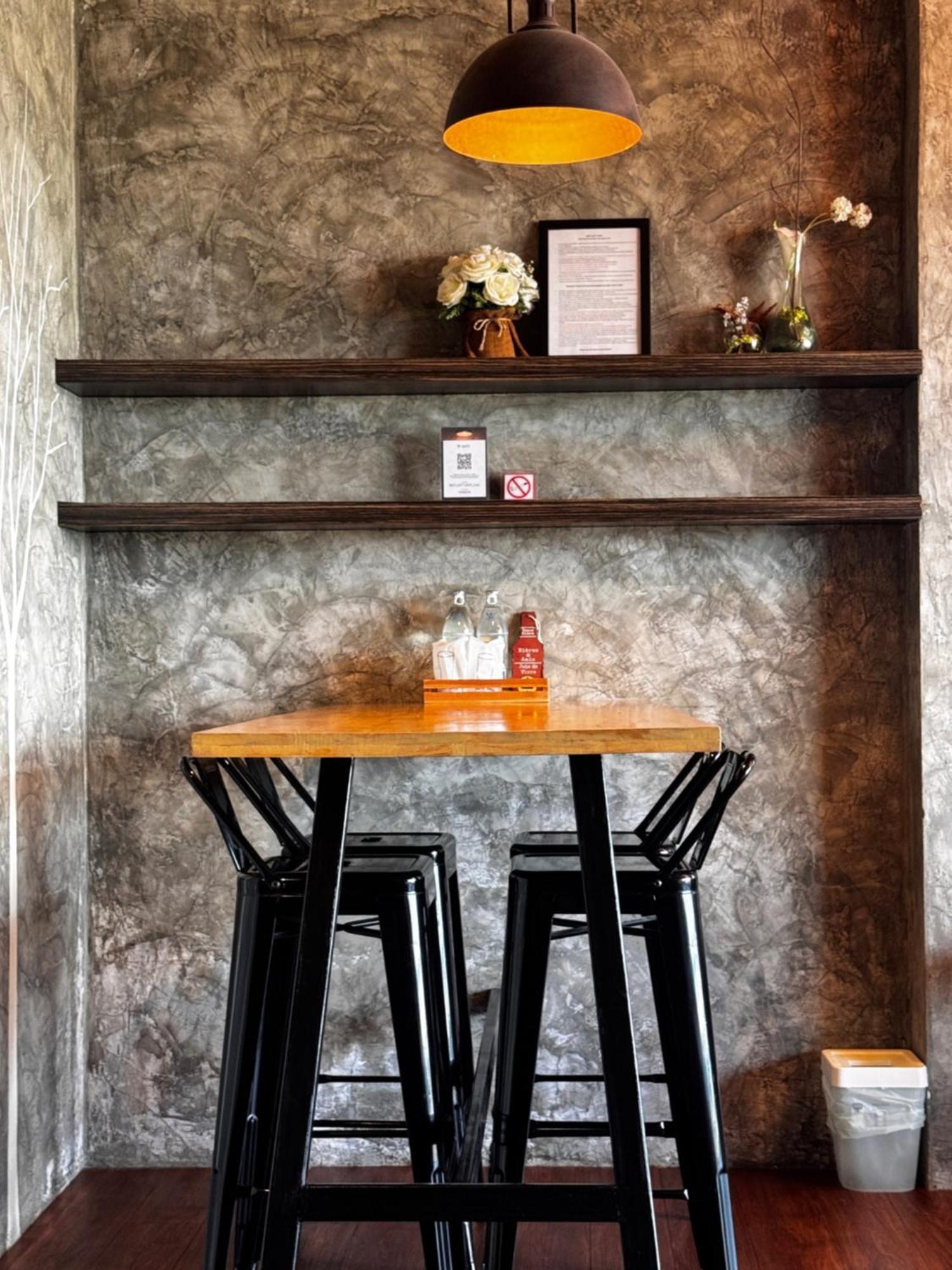 Hotel Bed Loft Cafe Khon Kaen Esterno foto