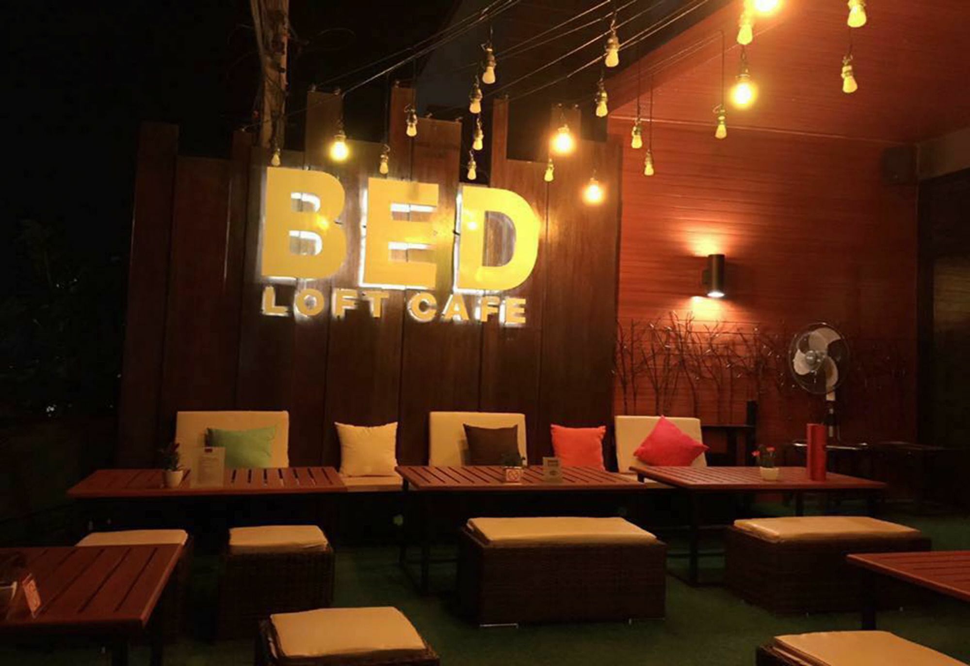 Hotel Bed Loft Cafe Khon Kaen Esterno foto